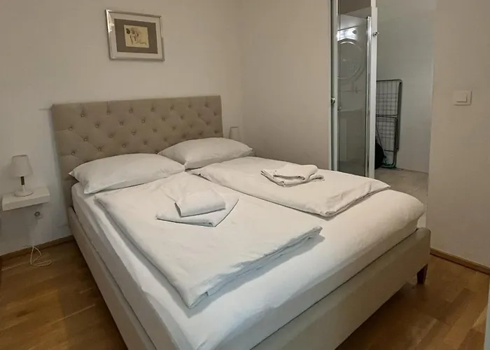Moderne Stadtwohnung Mit Balkon Апартаменти Відень