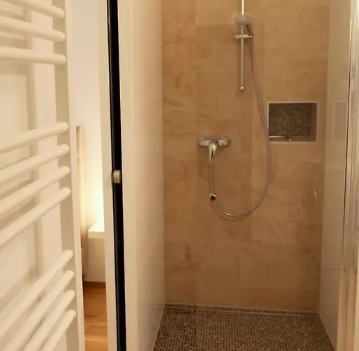 Moderne Stadtwohnung Mit Balkon Апартаменти *